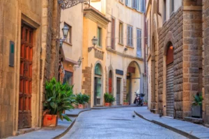 Pasee por las encantadoras calles de la Toscana