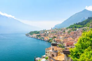 Disfrute de la belleza del lago de Garda