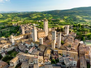 Explore la belleza de la colina de San Gimignano