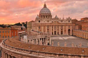 Sea testigo de una puesta de sol sobre la Ciudad del Vaticano